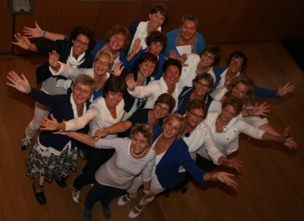 Dameskoor Amuse zingt tijdens Klein Sprokkelhorst